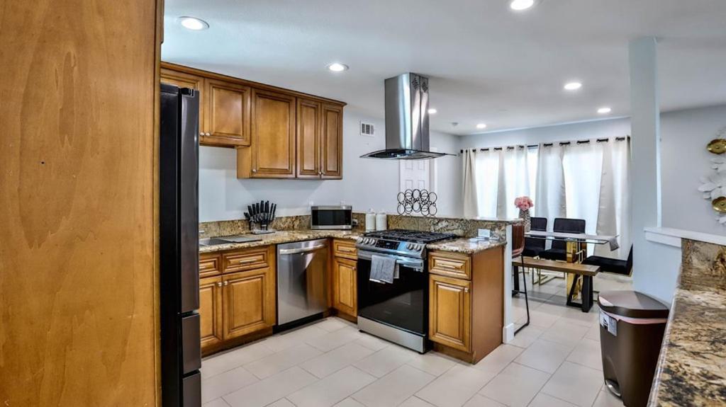 H&H Modern Lux 4Bd 1 King Suite 3 Queen Socal Disney Westminster Exterior foto