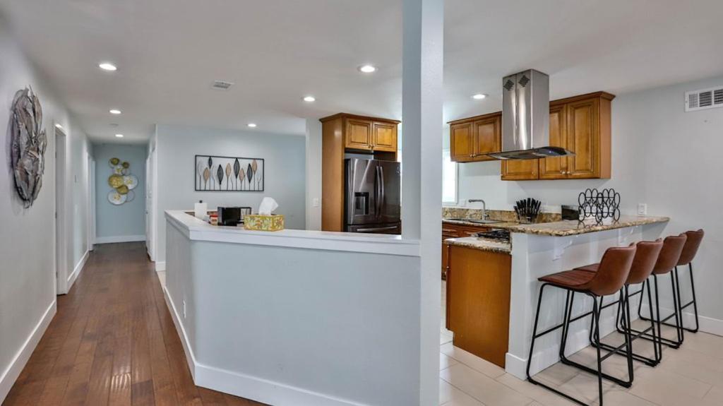 H&H Modern Lux 4Bd 1 King Suite 3 Queen Socal Disney Westminster Exterior foto